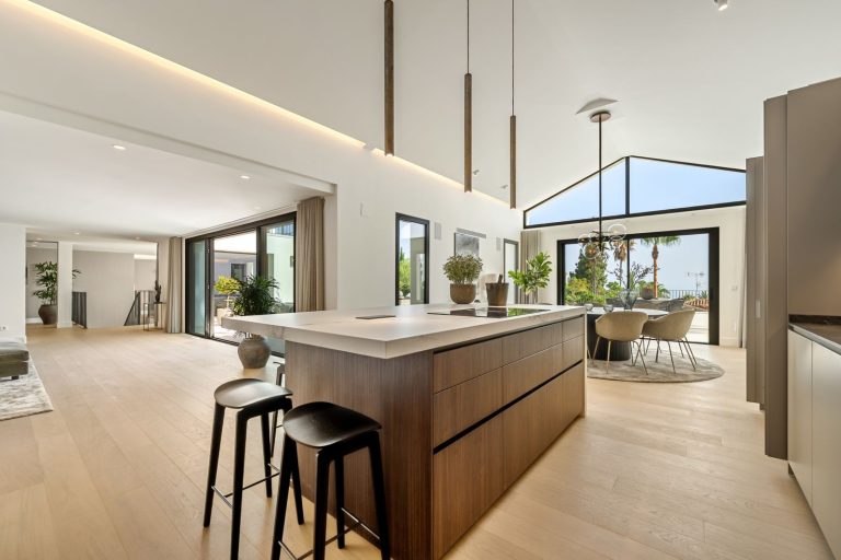 2e6a9f2a0a5a3e62f286511ed4767f24 - 12