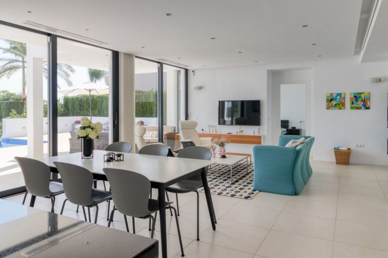 3059b0f76ceea17267c8ed028b0f5e07 - 6