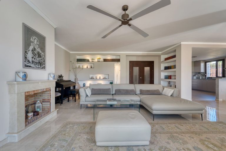 3188f73c966136f46e48335983698ba6 - 9