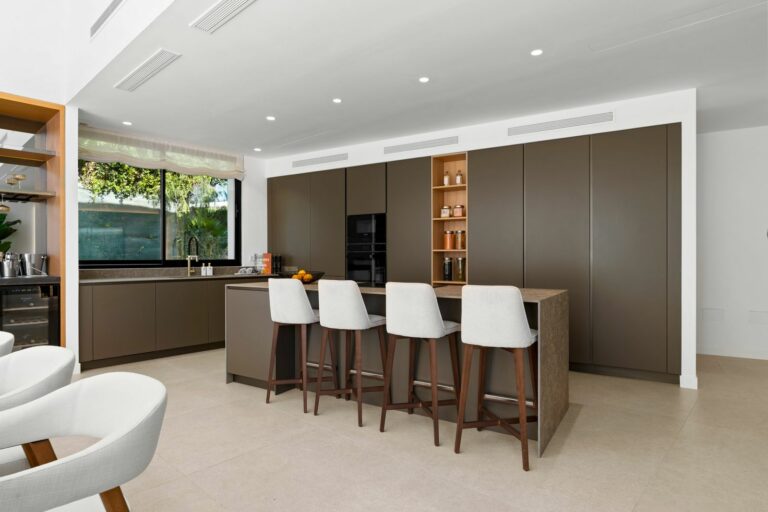 3379fbbd9a57742fc63a3163e1beceed - 11