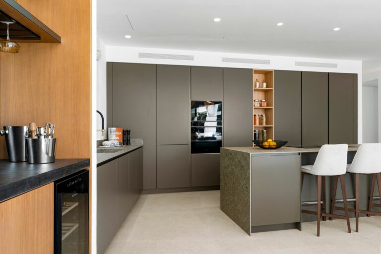 3379fbbd9a57742fc63a3163e1beceed - 12