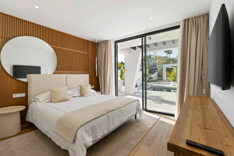 3379fbbd9a57742fc63a3163e1beceed - 13