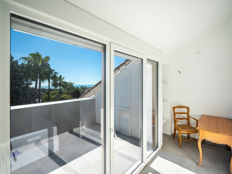 37794d1cb7865cdddbc911152caf0c90 - 12