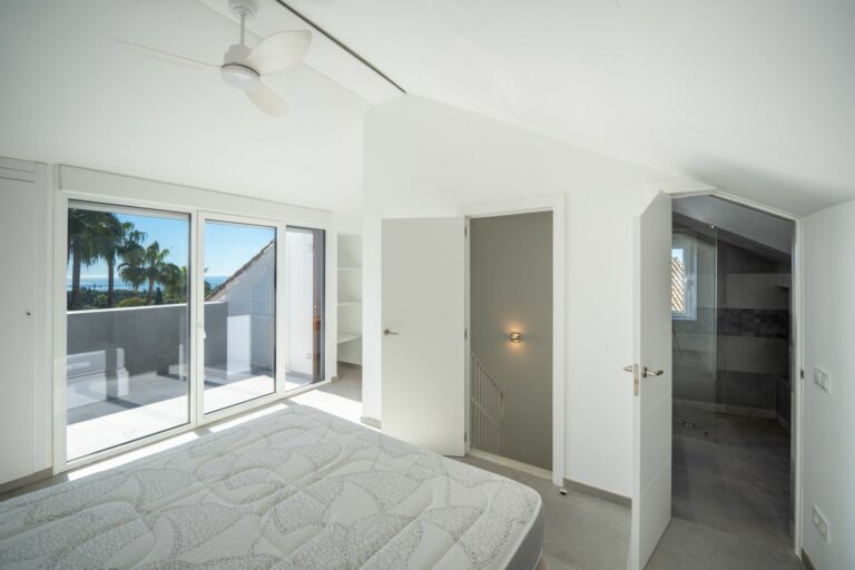 37794d1cb7865cdddbc911152caf0c90 - 4