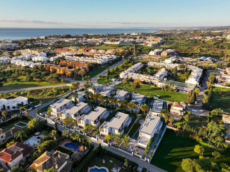 38d9f691709e1f69f4d5e700d4728151 - 3