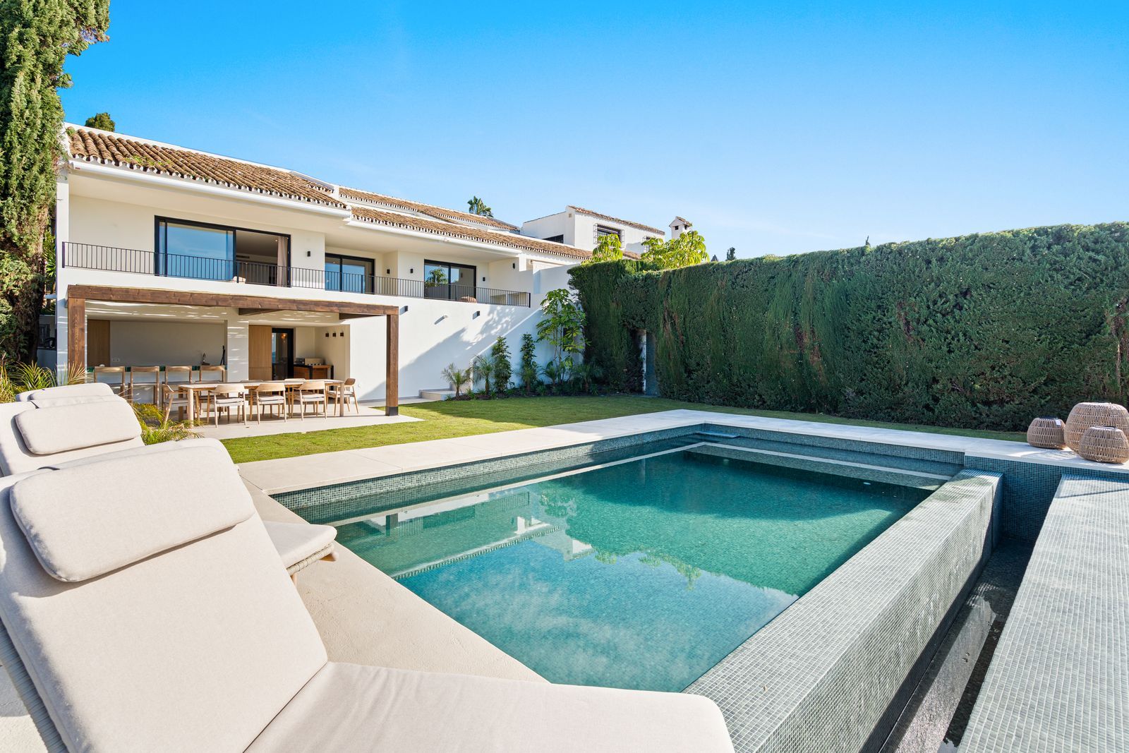 393237f34d680b8cff333ef76212e948 - 11