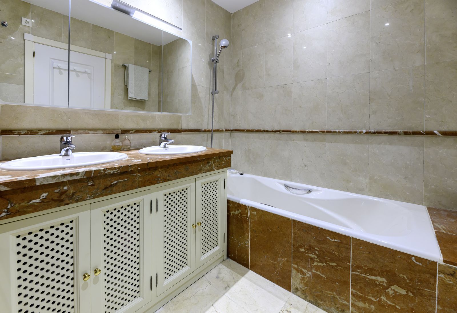 3b0c82fcdb30ee9e0ab082d7c2dc84df - 16