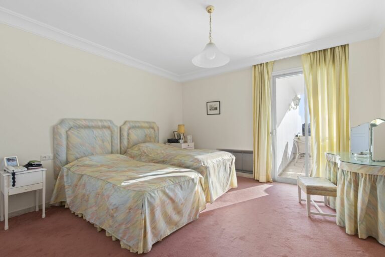 3d0ba6bd2c09b1bf1b25d671efcfd538 - 12