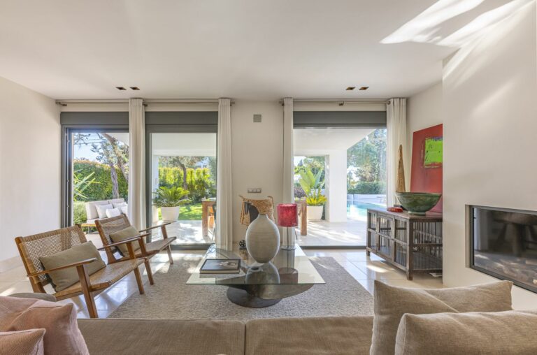 3d139f9e3e9f8c1511490185e2ea855a - 16