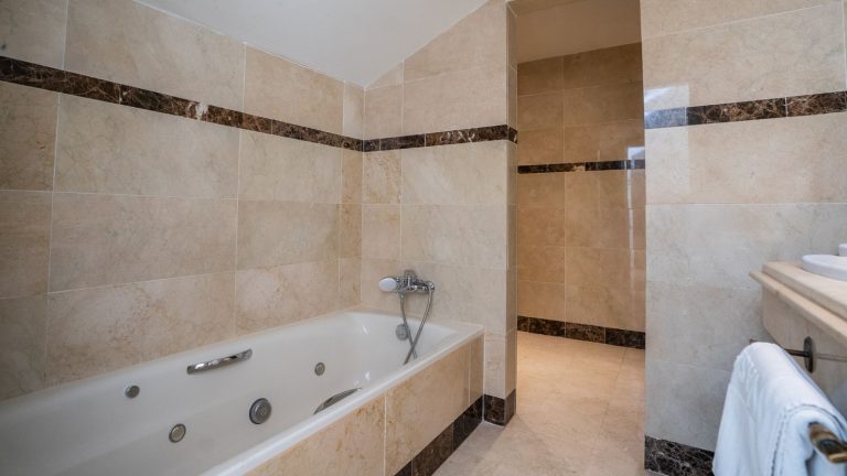 40f19ab04ea0333b1e89fed8306a9e43 - 8