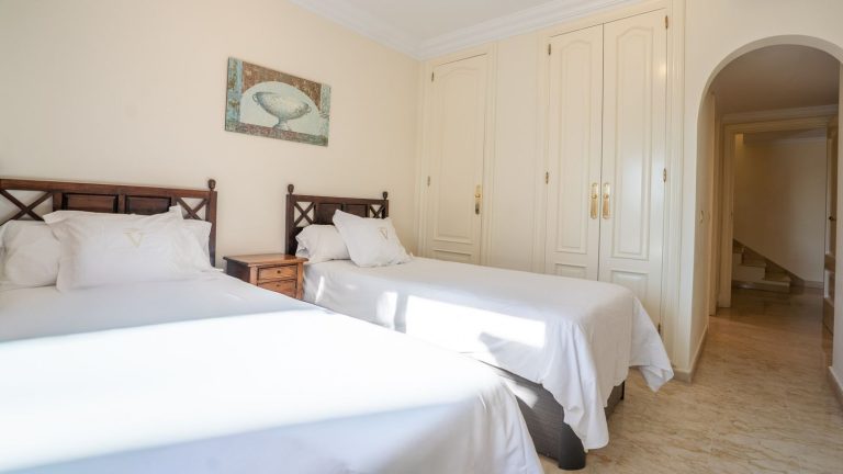 40f19ab04ea0333b1e89fed8306a9e43 - 9