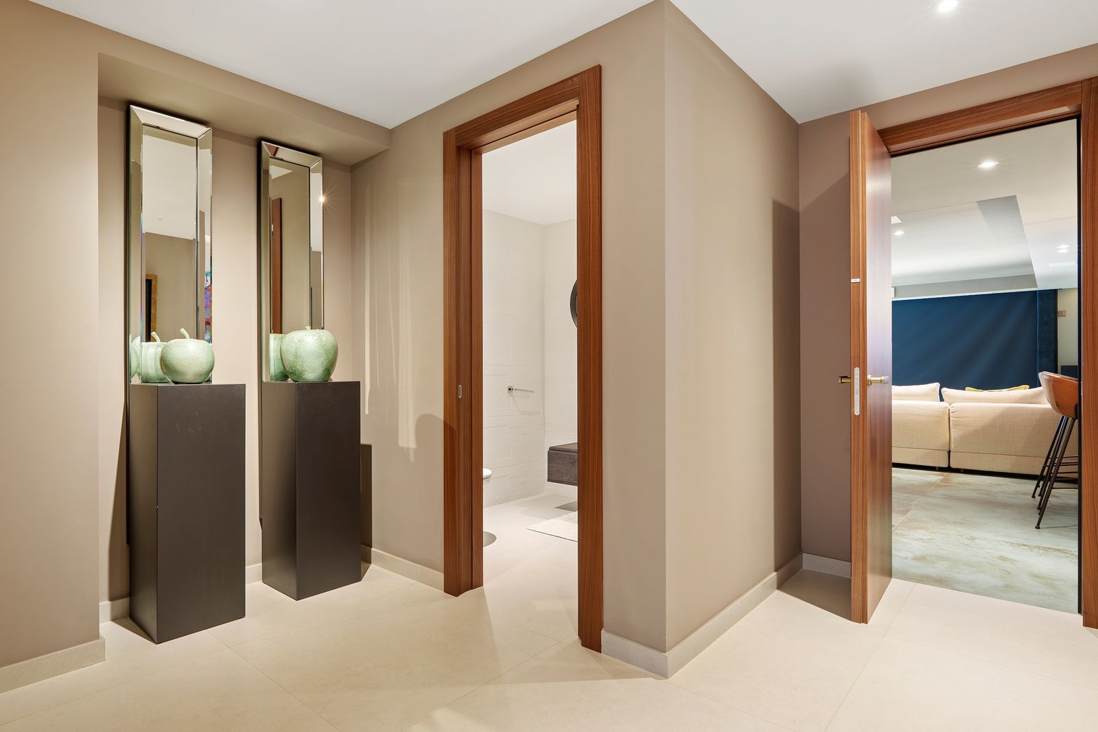 41ce0ac3eb34ad50bb396f1ed40f8222 - 12