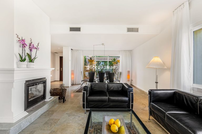 432b7c76877a3a895e4388a4a31fb2bd - 12