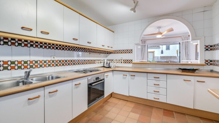 44896719f73be52a7ae3442241179e08 - 9