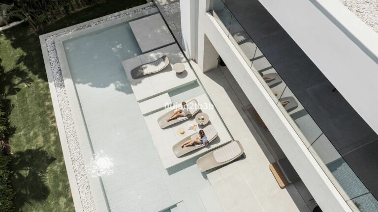 45362d6627bc83b35b3589ff246a0b67 - 12