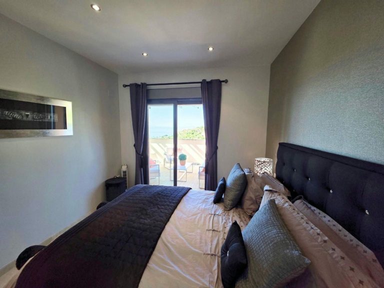 4983e3e347cea3e2065223fc0f74e9b4 - 13