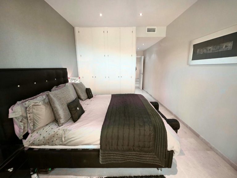 4983e3e347cea3e2065223fc0f74e9b4 - 14