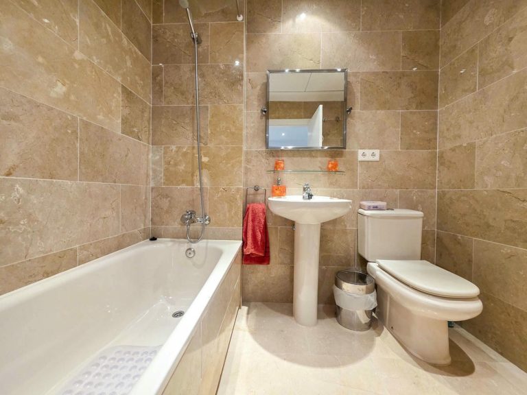 4983e3e347cea3e2065223fc0f74e9b4 - 16