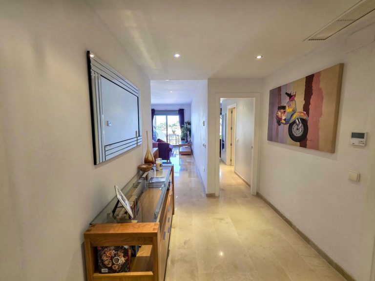 4983e3e347cea3e2065223fc0f74e9b4 - 4