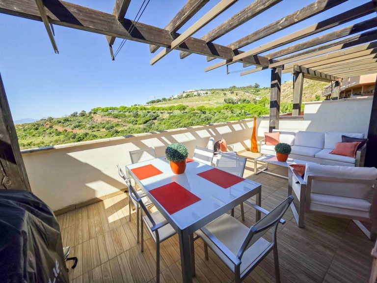 4983e3e347cea3e2065223fc0f74e9b4 - 7