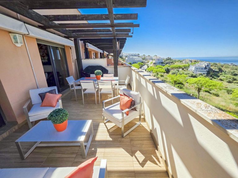 4983e3e347cea3e2065223fc0f74e9b4 - 8