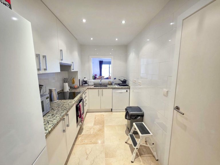 4983e3e347cea3e2065223fc0f74e9b4 - 9