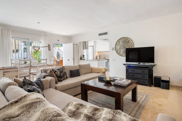 4ae81989dab0e1f875715405e5b79f5a - 4