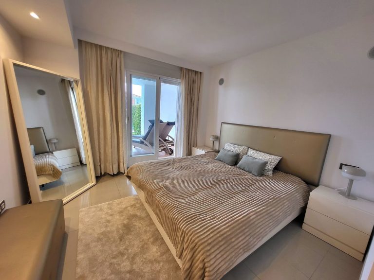 4f1ca9a5a95f4948231356eb162f1163 - 12