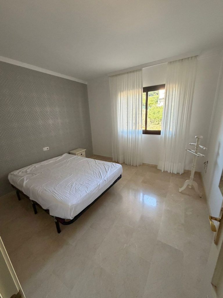 4fc64a66fc58de4baa7e9682f6460e8c - 12