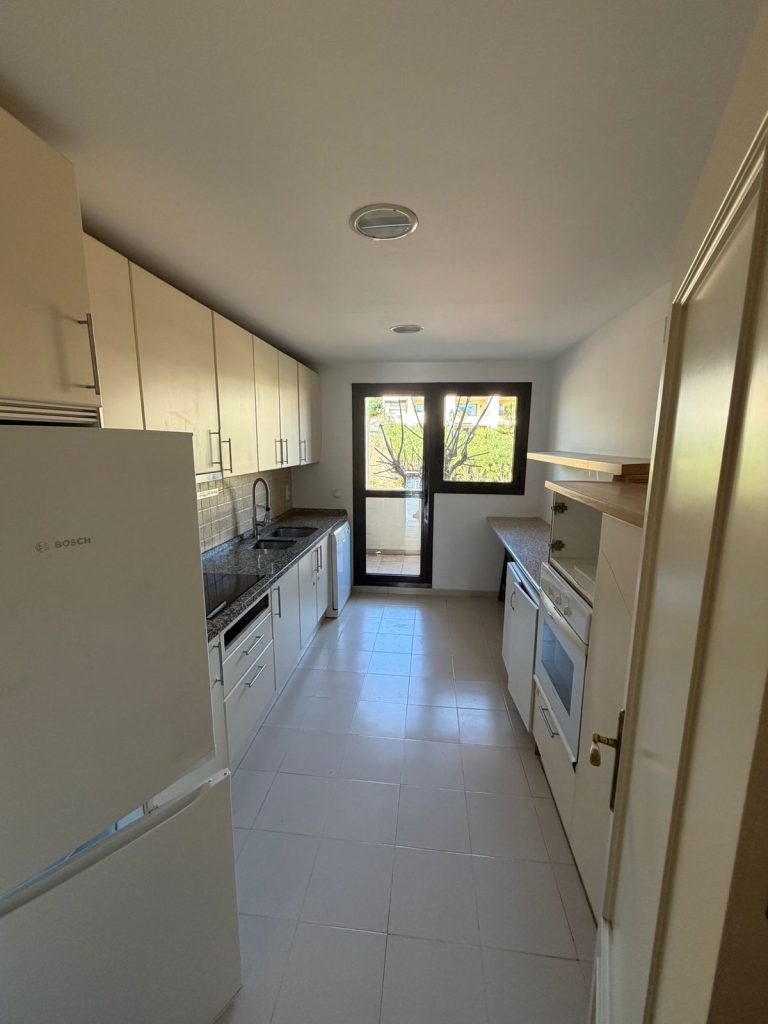 4fc64a66fc58de4baa7e9682f6460e8c - 6