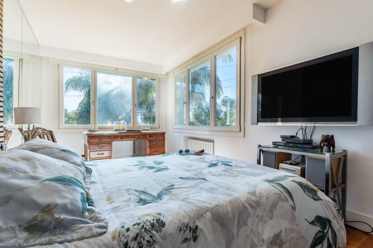 51b05194e73b394ee23503a526c2a1bd - 12