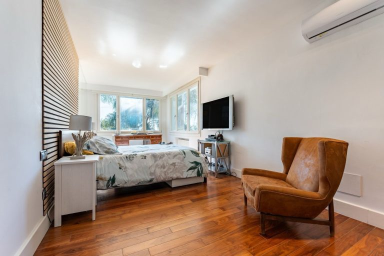 51b05194e73b394ee23503a526c2a1bd - 8