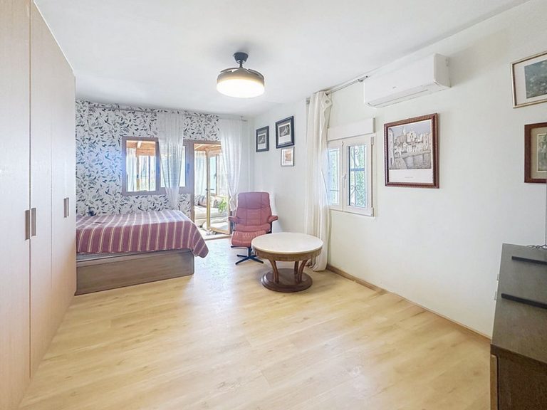 51c72898b720641bb000b6277dae36df - 10