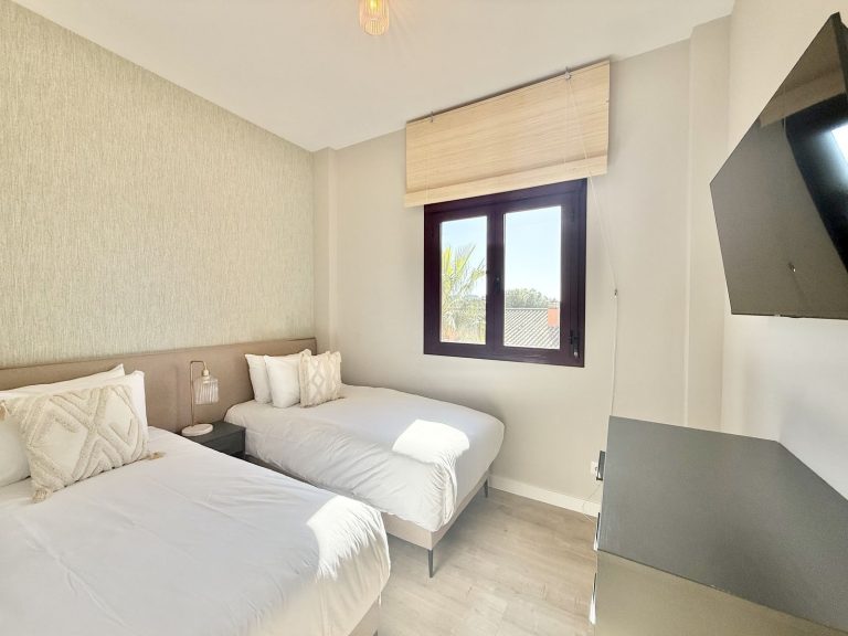 52ab8ecb5a34ba108bd7b264fa150681 - 14