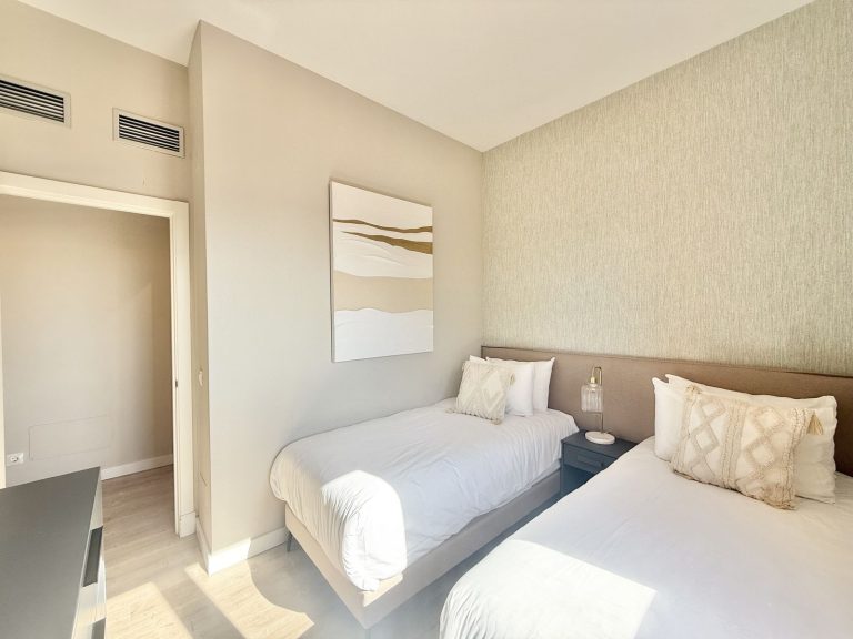 52ab8ecb5a34ba108bd7b264fa150681 - 15