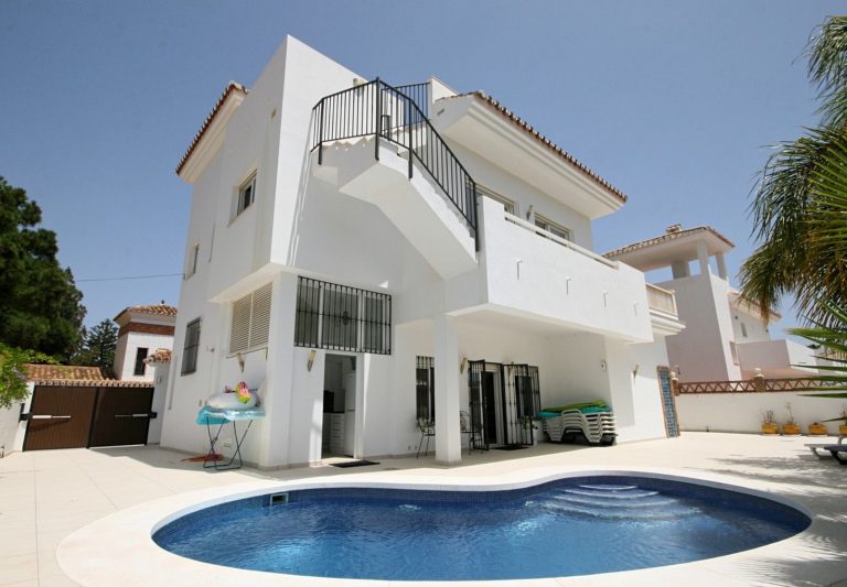 52c8edd0066a86fc825f9f00e5fb229a - 1