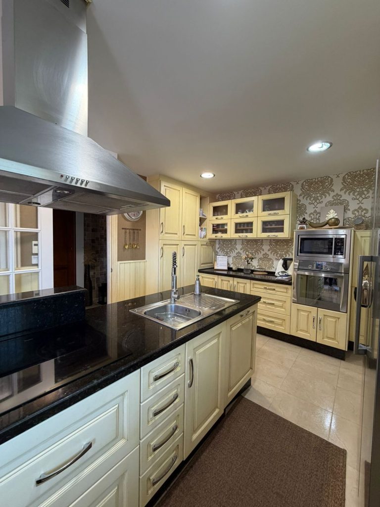 552f19204e8e873c1ed3142526b9dfdb - 12