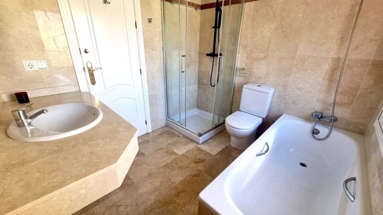 55808d504766e02e9356b8930693882d - 9