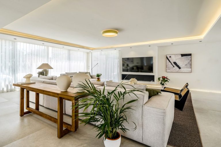 594fa1a0f51a8fc80bd42738f812dcbc - 16