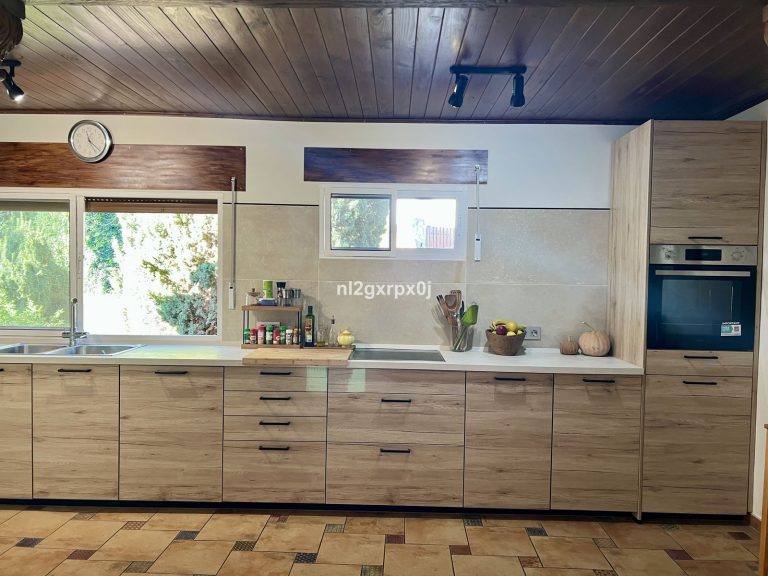 59c0be0600234a3985f94a407ab23fc9 - 10