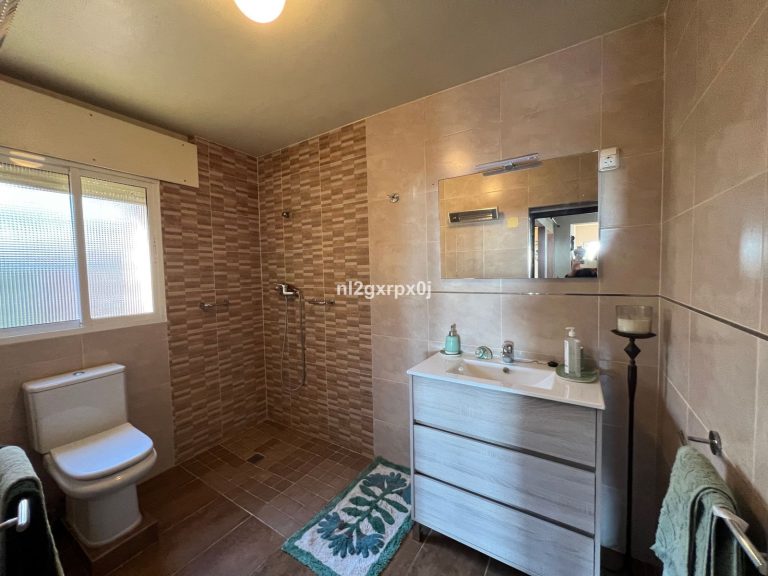 59c0be0600234a3985f94a407ab23fc9 - 12