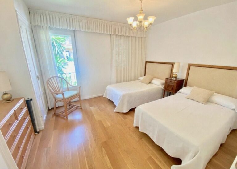 5b3f3b458fad130f1bfbb158664cf83c - 14