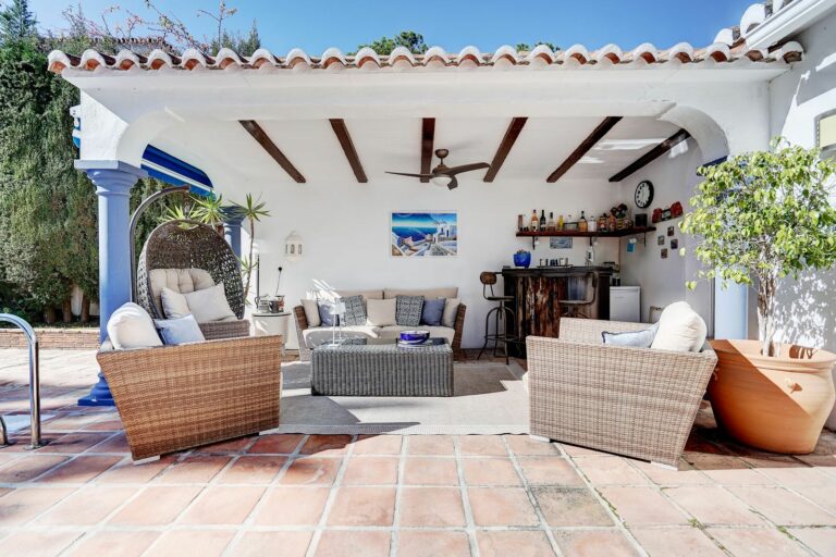 5bd145177fe4f5f6304a99a46566dd1d - 10