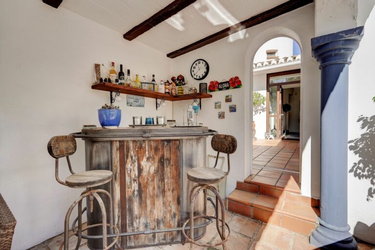 5bd145177fe4f5f6304a99a46566dd1d - 12