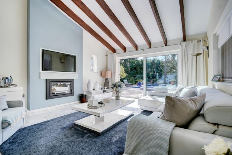 5bd145177fe4f5f6304a99a46566dd1d - 4