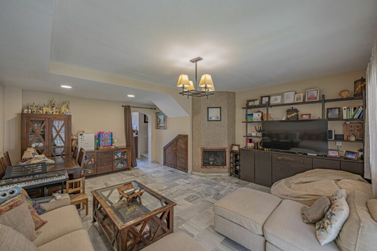 5d7355b39a79b16dbb5c308942476dca - 4