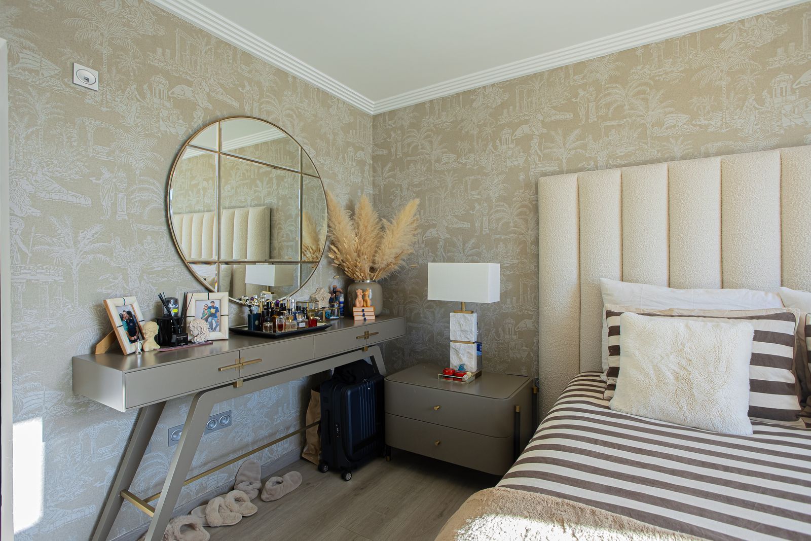 5f255618730973a4885795bd11355930 - 12