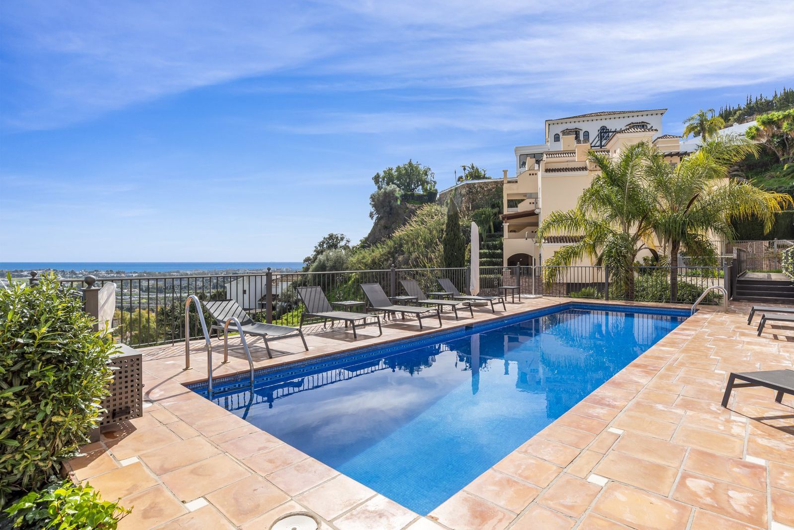 5f78a79fb2d33e9893b1327fc94ab324 - 2