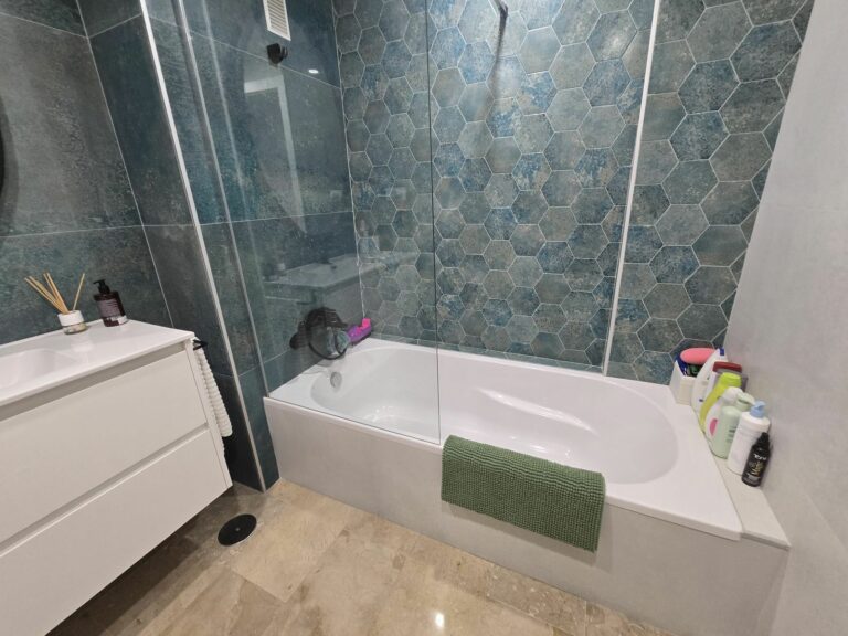 607057f1af6fb00acd0122d959eb1f5a - 13