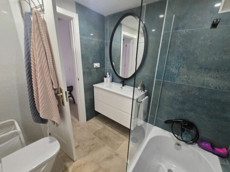 607057f1af6fb00acd0122d959eb1f5a - 14